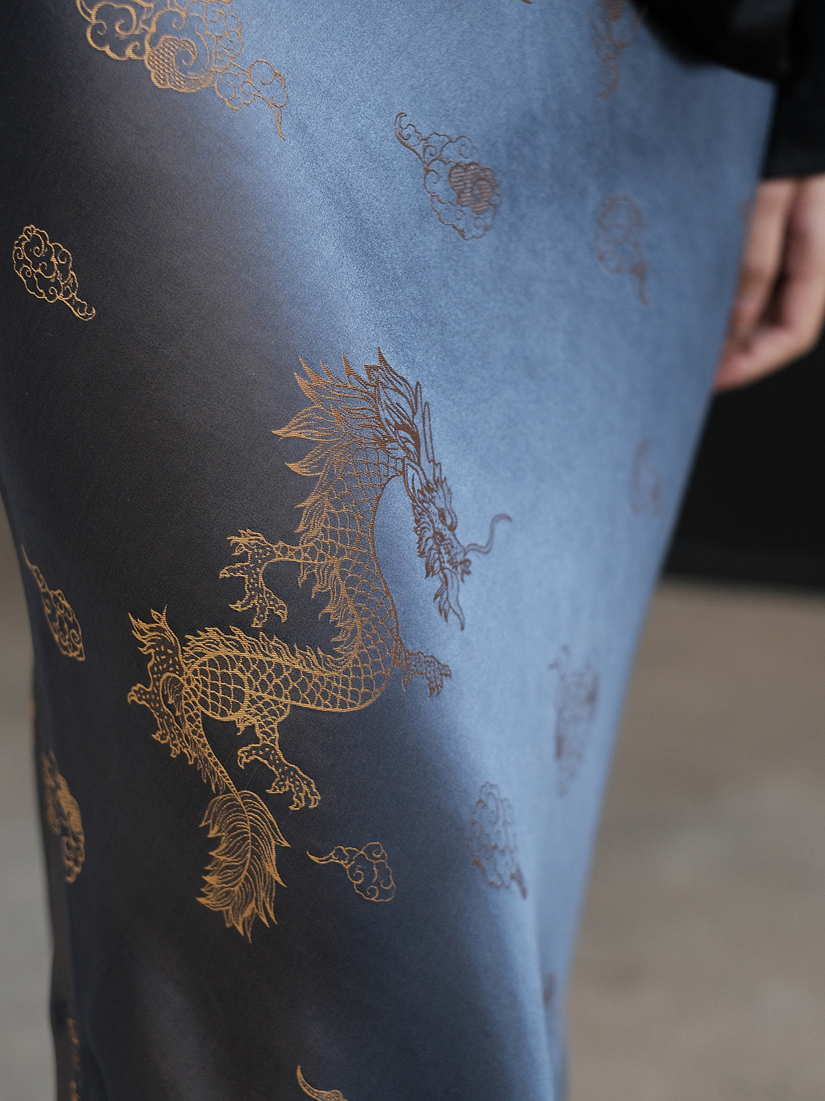 Silk dragon pattern jacquard skirt